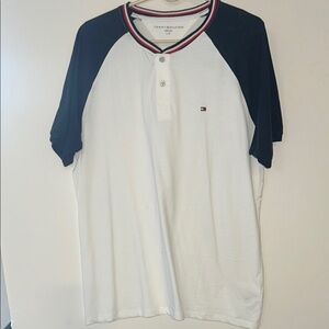 Tommy Hilfiger Men's Black and White Raglan Shirt